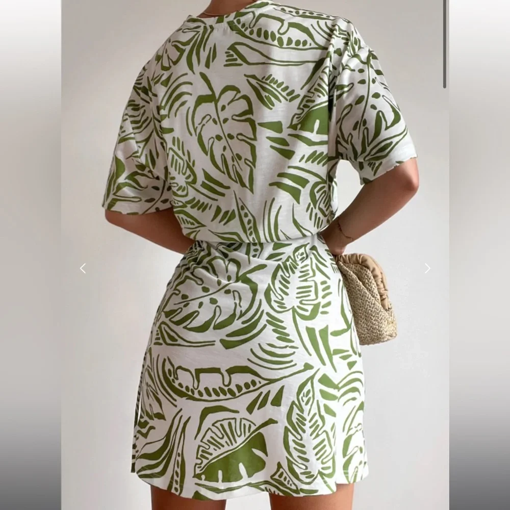 Green Leaf Print Mini Dress - Brand: - Picture 2 of 2